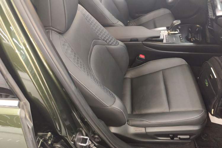 Used Lexus UX New Energy 2020 300e Pure·Joy Edition Right Front Seat