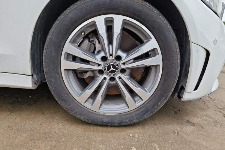 Used Mercedes-Benz C-Class 2019 C 180 L Fashion Edition Sport Version Right Front Wheel Hub