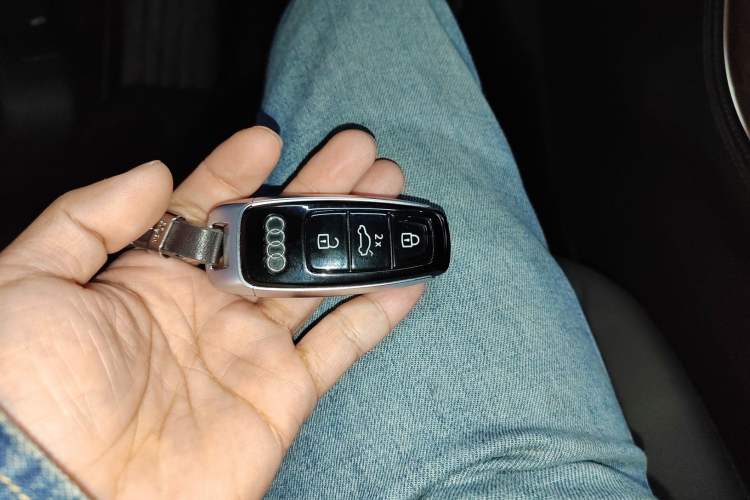 Used Audi Q7 2023 55 TFSI quattro S line Sport Edition Vehicle Key