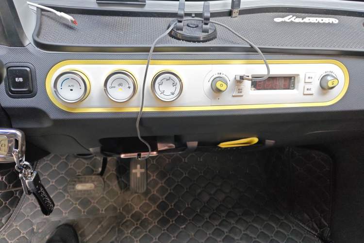 Used Wuling Hongguang MINIEV 2021 Macaron Fashion Model Lithium Iron Phosphate
