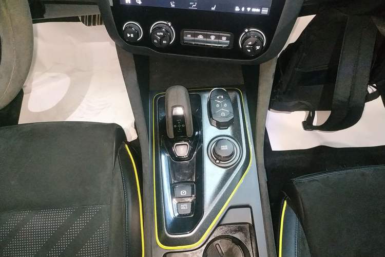 Used Lynk & Co 03 2020 03+ 2.0TD Automatic Performance Package Edition Gear Lever