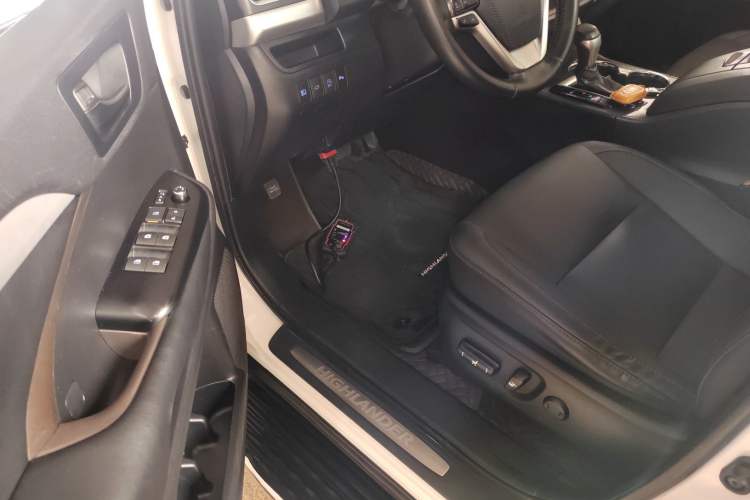 Used Toyota Highlander 2018 2.0T Four-Wheel Drive Prestige Version 7 Seats China VI Standard Driver Seat