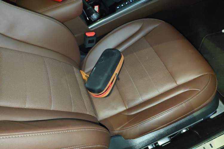 Used Wey VV7 2017 2.0T Flagship Model Right Front Seat