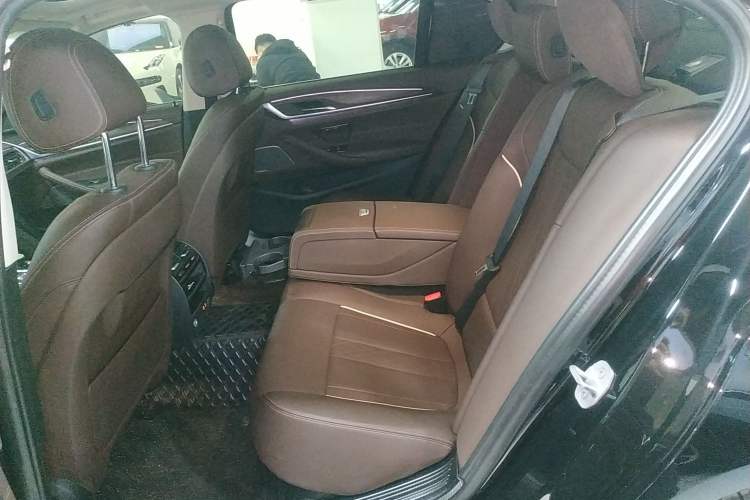 Used BMW 5 Series 2023 530Li Leading Edition Luxury Package Left Rear Seat