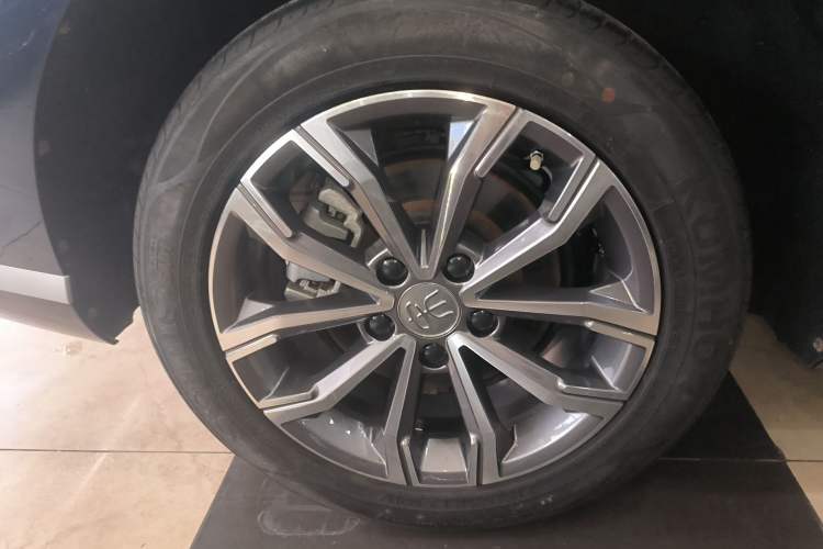 Used BYD Song MAX 2021 Upgraded Model 1.5T Automatic Luxury 7-Seater Right Rear Wheel Hub