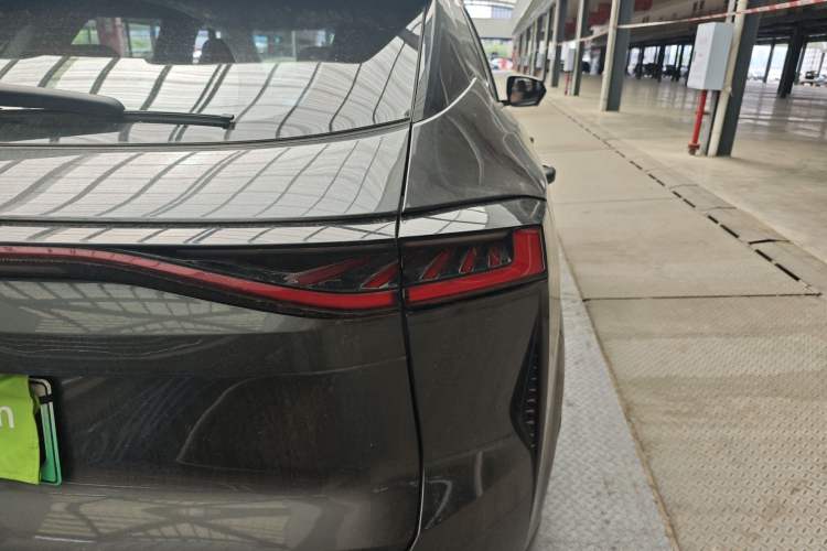 Used CHANGAN UNI-Z New Energy 2024 Blue Whale Smart Electric iDD 125km Beyond Edition Exterior 3