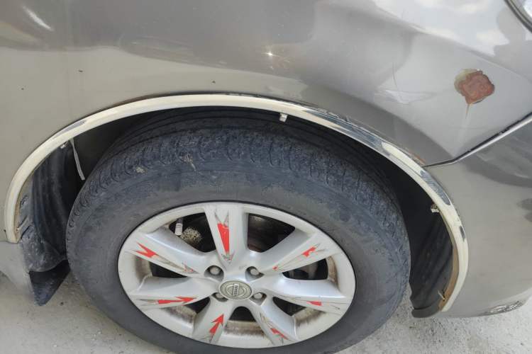 Used Nissan Sunny 2011 1.5XL Manual Deluxe Edition Right Front Wheel Hub