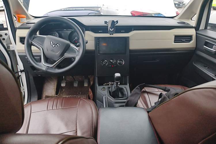 Used Wuling Hongguang PLUS 2019 1.5T Manual Comfort Version 7 Seats
