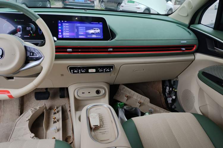 Used ORA Good Cat 2023 401 km Standard Range Prestige Version Lithium Iron Phosphate