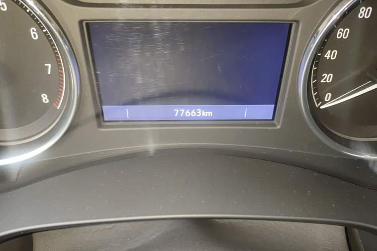 Used Buick LaCrosse 2020 652T Luxury Version Odometer Close Up