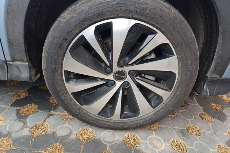 Used BYD Song PLUS New Energy 2023 Champion Edition DM-i 150KM Flagship PLUS Right Front Wheel Hub