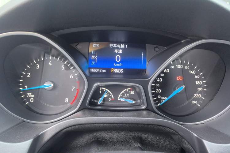 Used Ford Focus 2017 Sedan EcoBoost 180 Automatic Elite Model Odometer Close Up