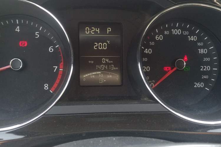 Used Volkswagen Sagitar 2015 1.6L Automatic Comfort Model Odometer Close Up