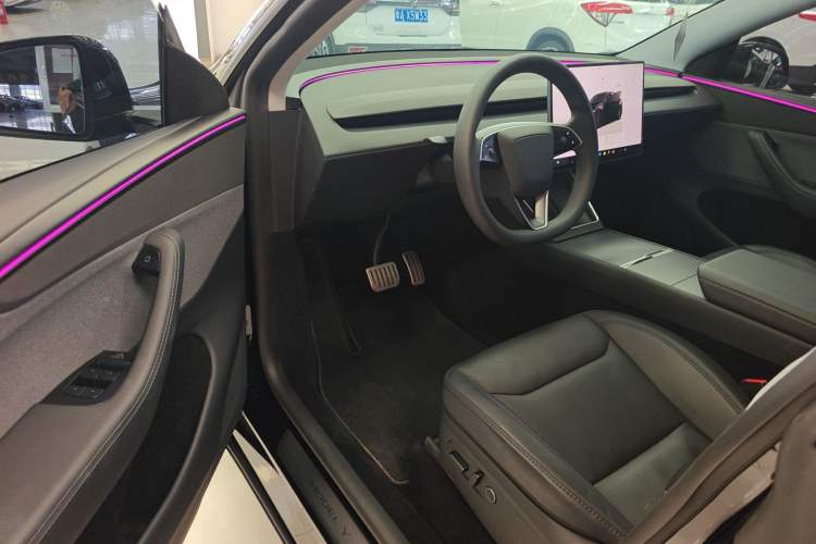 Used Tesla Model Y 2025 Rear-Wheel-Drive Version
