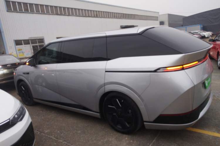 Used XPeng X9 2024 610 Long-Range Pro