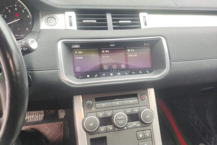 Used Land Rover Range Evoque 2018 240 PS SE DYNAMIC Smart Edition Audio And AC Panel