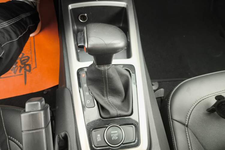 Used Qoros 3 2016 Urban SUV 1.6T Automatic Zhiyue Model Gear Lever