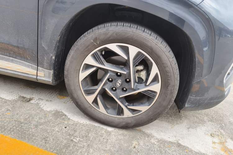 Used Hyundai Custo 2021 270TGDi Prestige LUX Right Front Wheel Hub