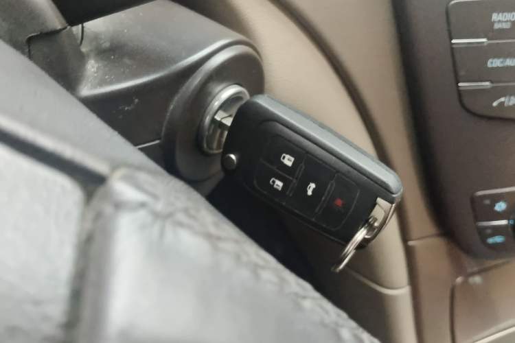Used Buick Regal 2010 2.0L Expo Edition Vehicle Key