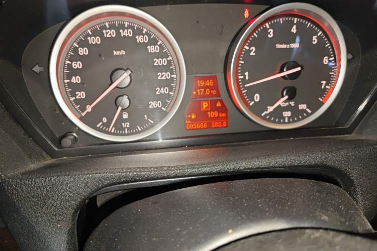 Used BMW X6 2014 xDrive35i Sport model Odometer Close Up