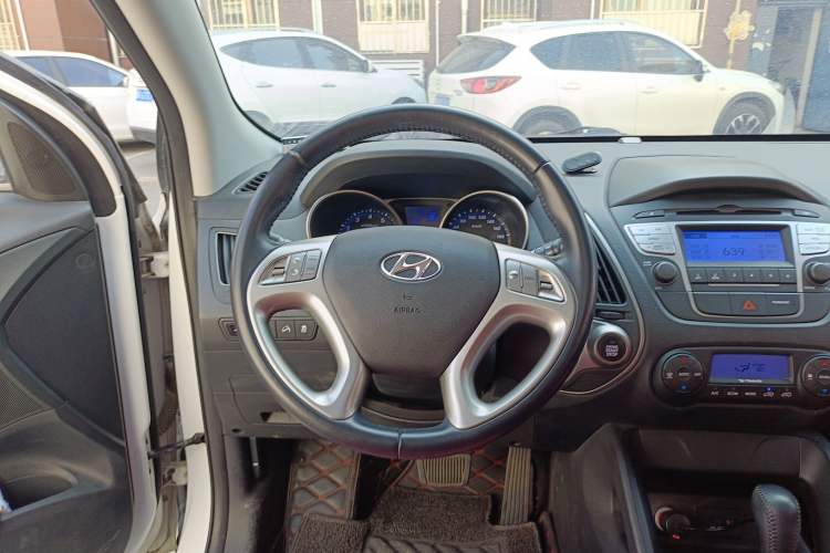 Used Hyundai ix35 2015 2.0L Automatic 2WD Smart Version China V Standard
