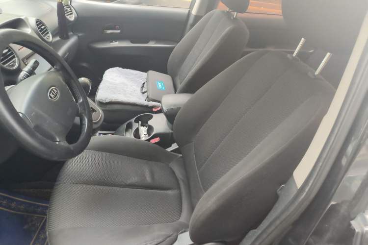 Used Kia Carens 2011 2.0L 7-Seater Automatic Standard Edition