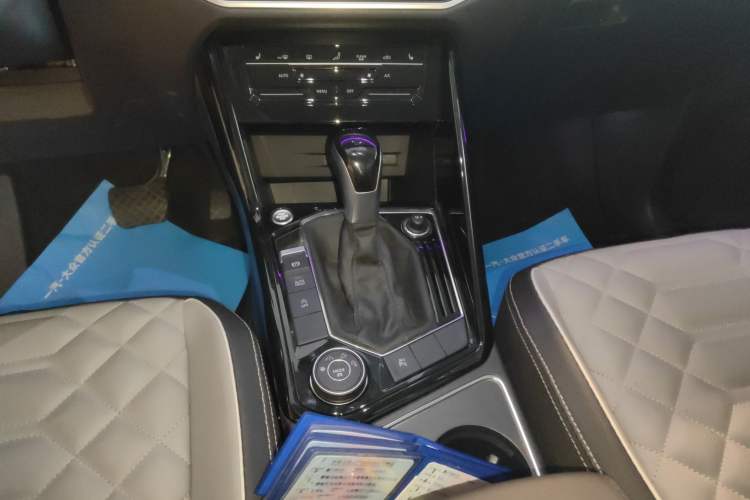 Used Volkswagen Tayron 2023 Revised Version 380TSI All-Wheel Drive R-Line High-Energy Edition Gear Lever