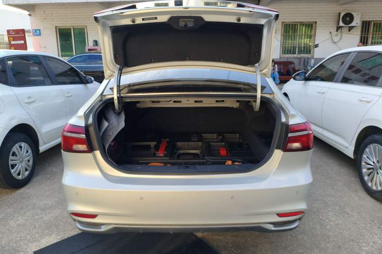 Used Roewe i6 New Energy 2017 45T Hybrid Connect & Smart Enjoyment Edition
