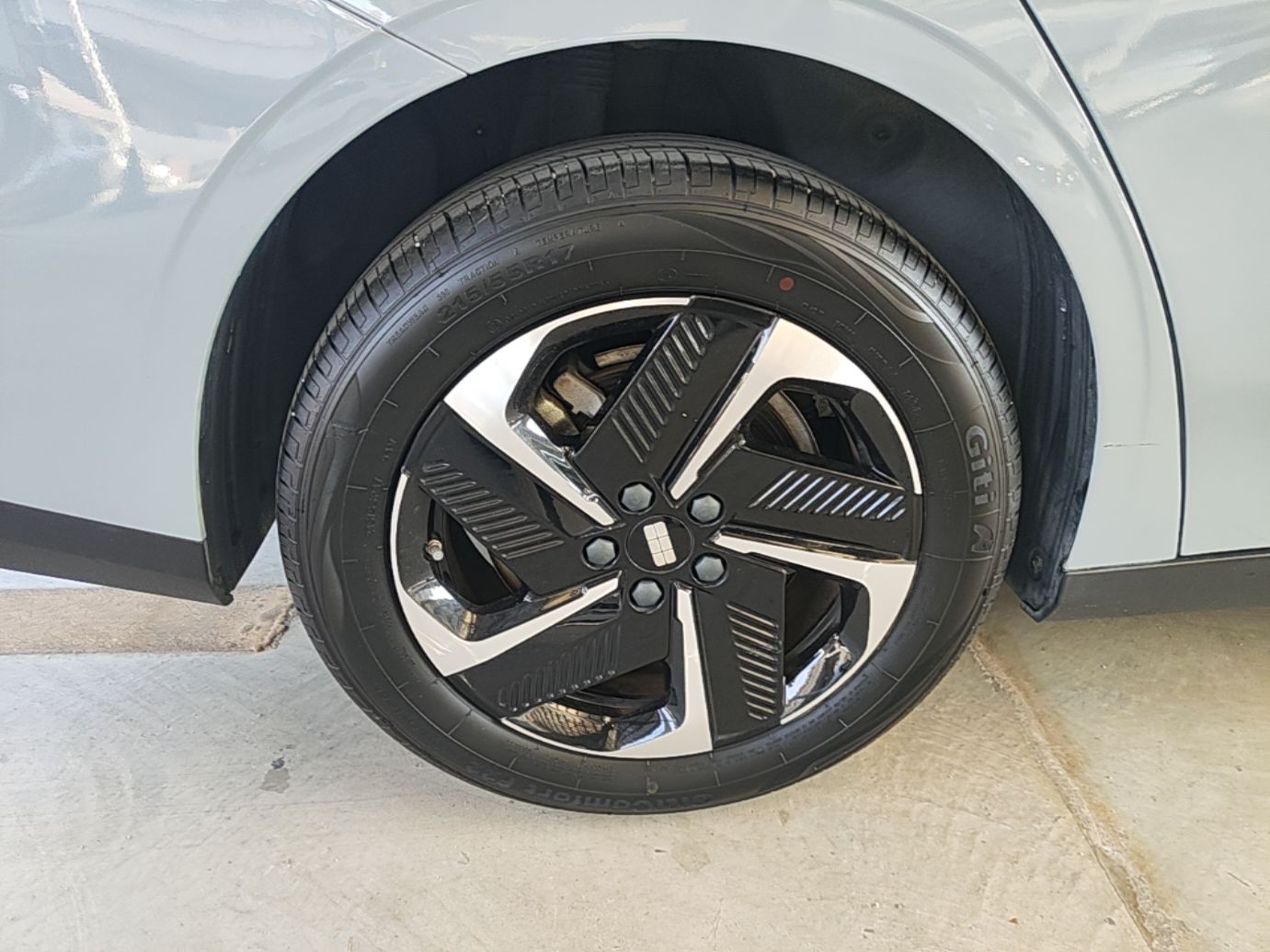Geely Galaxy L6 2024 125km PLUS Dragon Edition — снимка 11