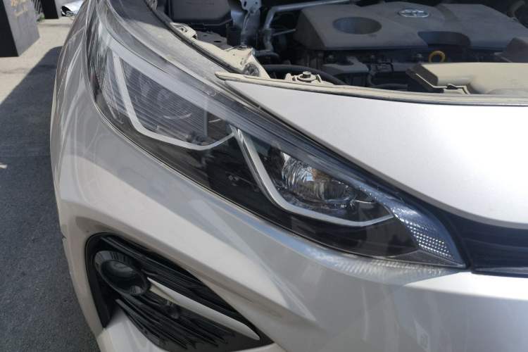 Used Toyota Wildlander 2024 2.0L CVT 4x4 Luxury PLUS Edition Right Front Headlight