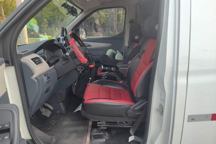 Used SAIC MAXUS EV30 2023 Pure-Electric Smart Logistics Expert with Long Wheelbase—Equipped with CATL Power Battery