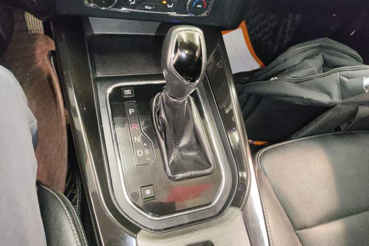 Used Dongfeng Fengon S560 2018 1.8L CVT Urban Model 5 Seats Gear Lever