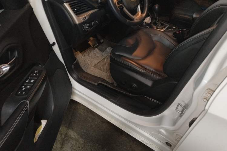 Used Jeep Cherokee 2017 2.4L Excellence Edition
