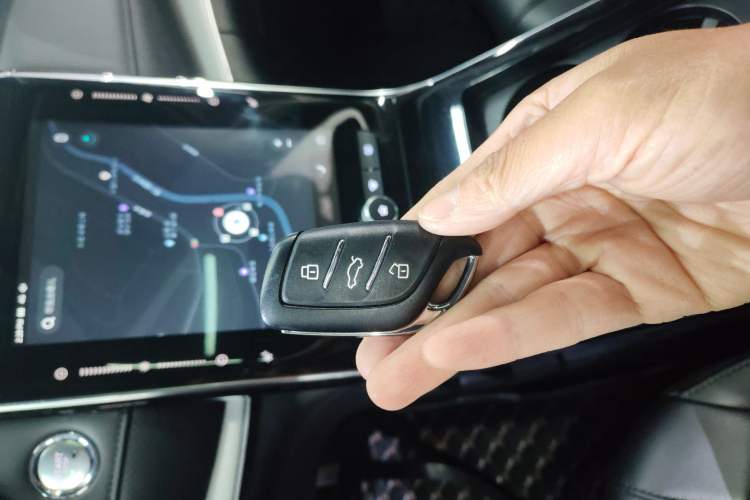 Used Roewe RX5 MAX 2021 Supreme Series 300TGI Automatic Luxury Cabin Edition
