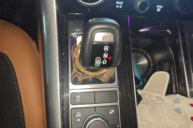 Used Land Rover Range Sport 2021 3.0 L6 YAO Black Edition Gear Lever
