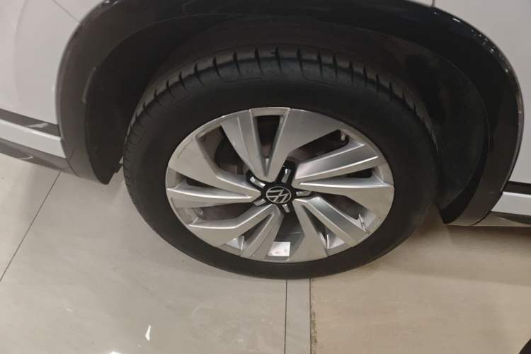 Used Volkswagen Tayron X 2020 330TSI Two-Wheel Drive Luxury Smart Connectivity Version Right Rear Wheel Hub
