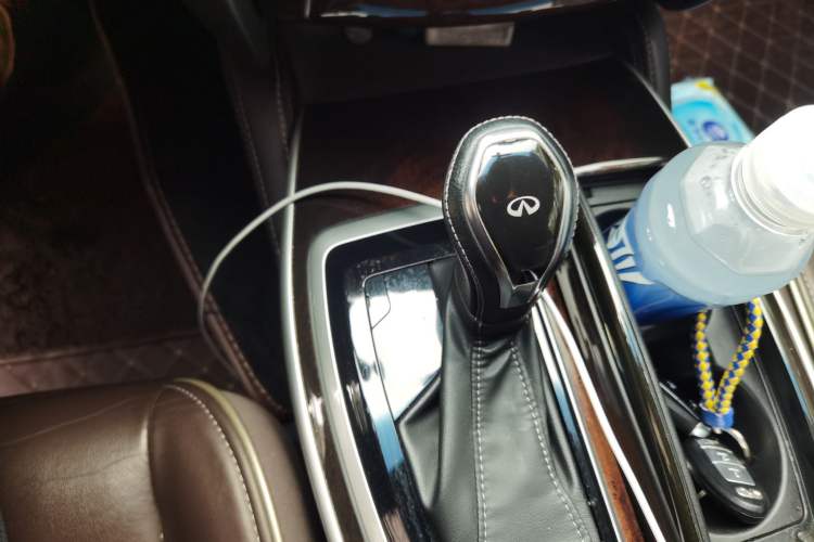 Used Infiniti QX60 (Import) 2016 2.5 S/C Hybrid Two-Wheel-Drive Excellence Edition China V Standard
