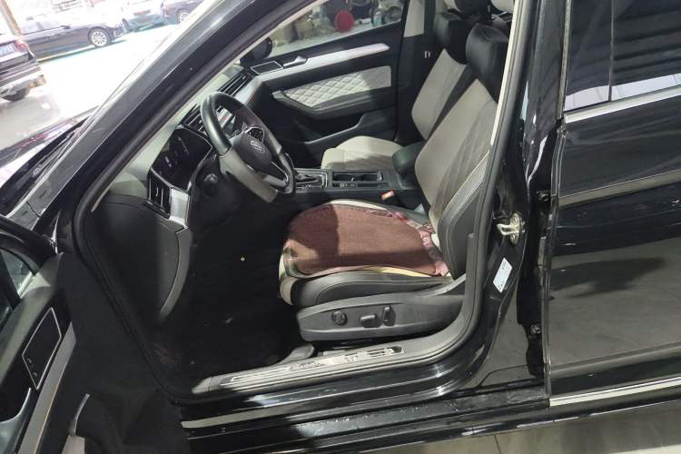 Used Volkswagen Magotan 2023 2 Million Units Commemorative Edition 330TSI DSG Luxury Version Left Front Seat