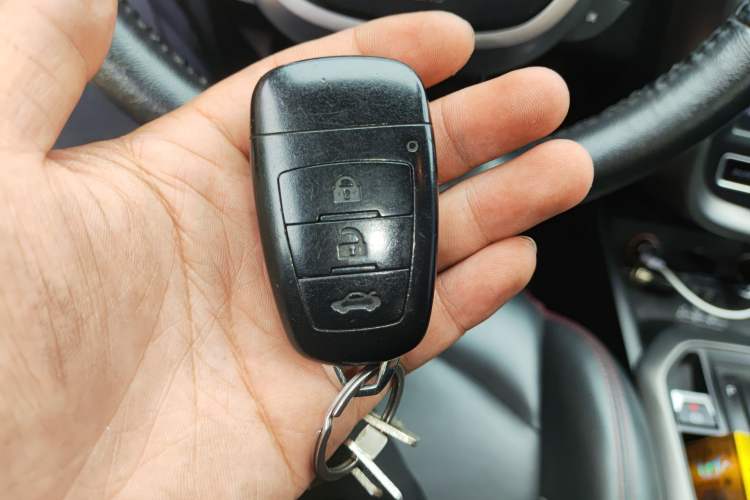 Used Bestune X80 2018 Live Edition 1.8T Automatic Luxury Model Vehicle Key