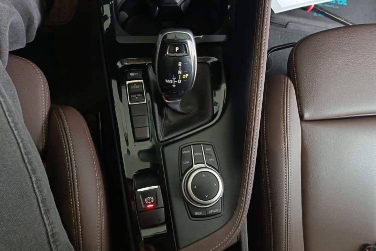 Used BMW X1 2020 sDrive20Li Premium Edition Gear Lever
