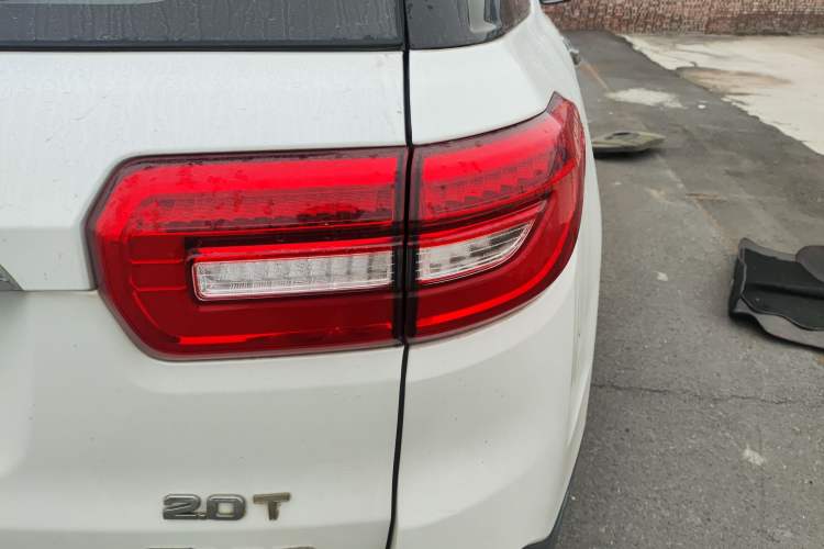 Used Changan CS95 2017 2.0T Two-Wheel Drive Zhiyuan Edition