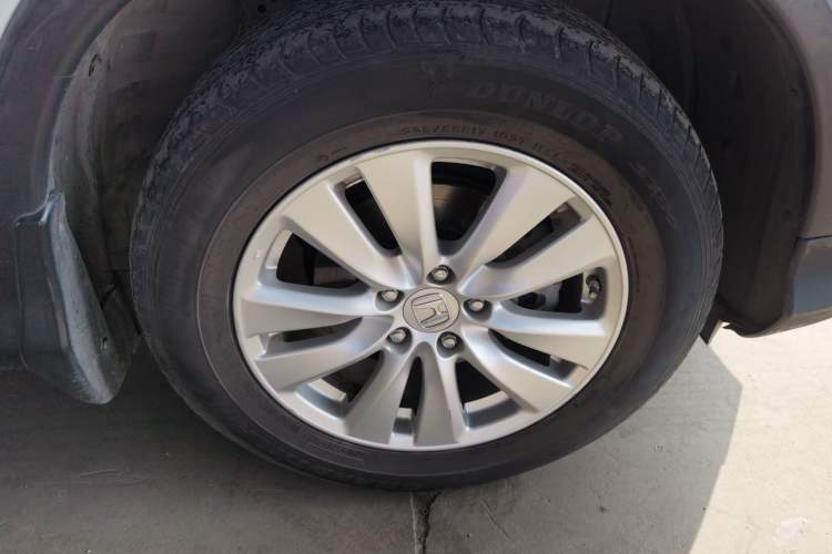 Used Honda CR-V 2016 2.0L two-wheel drive Urban Edition Right Front Wheel Hub