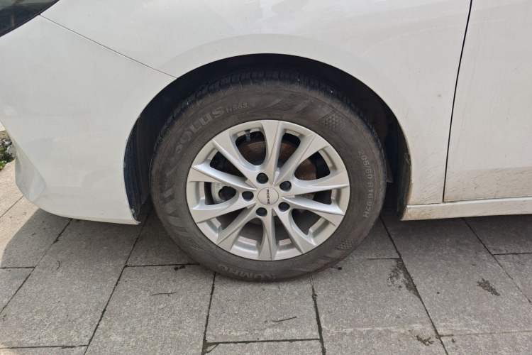 Used Roewe i5 2026 Model 1.5L Manual Comfort Version Left Front Wheel Hub