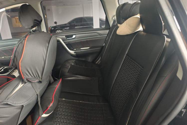 Used Haval M6 2019 1.5T DCT Two-Wheel Drive Elite Version China V Standard Left Rear Seat