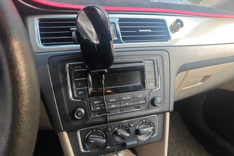 Used Volkswagen Santana 2013 1.6L Manual Comfort Edition Audio And AC Panel