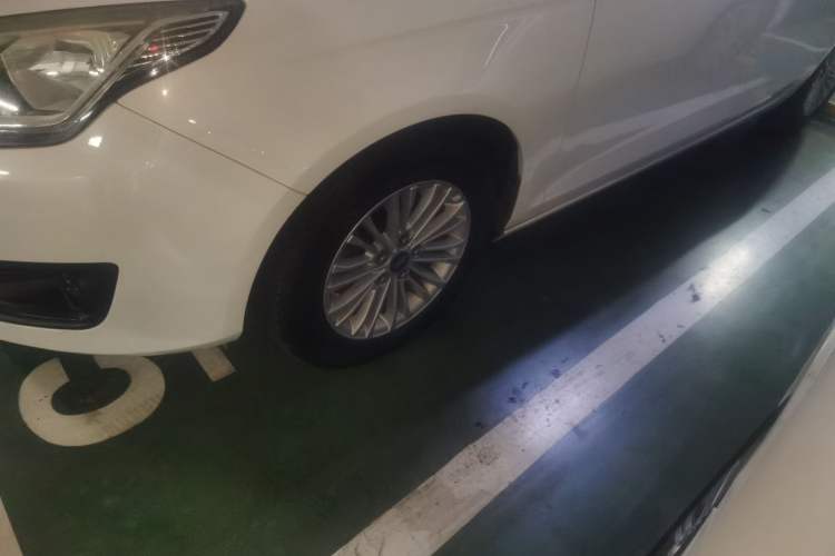 Used Ford Escort 2015 1.5L Automatic Comfort Edition Left Front Wheel Hub