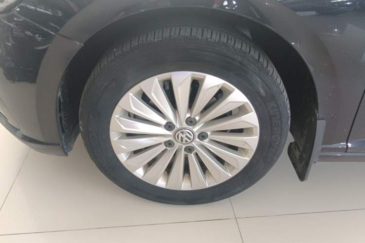 Used Volkswagen Lavida 2019 1.5L Automatic Vision Edition China VI Standard Left Front Wheel Hub