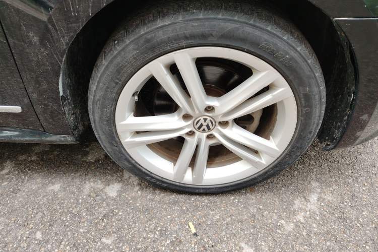 Used Volkswagen Passat 2013 2.0 TSI DSG Prestige Edition Right Front Wheel Hub