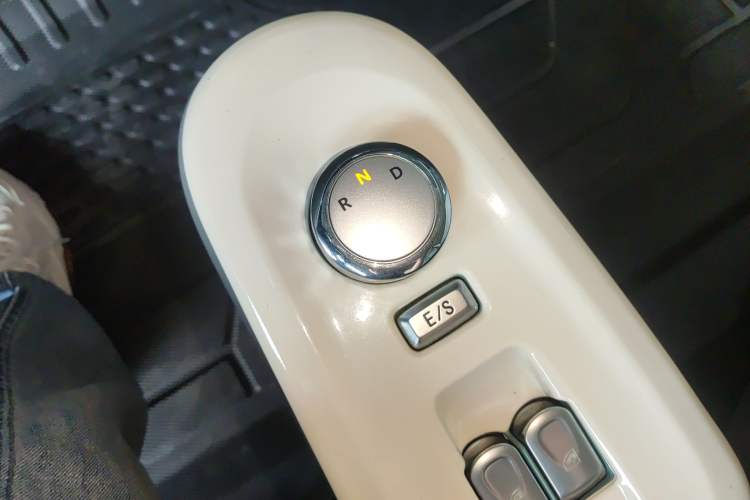 Used CHANGAN NEVO Lumin 2022 210km Sweet Edition Gear Lever