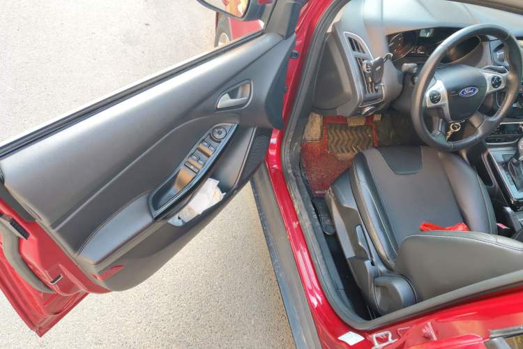 Used Ford Focus 2012 Sedan 1.6L Automatic Fashion Edition
